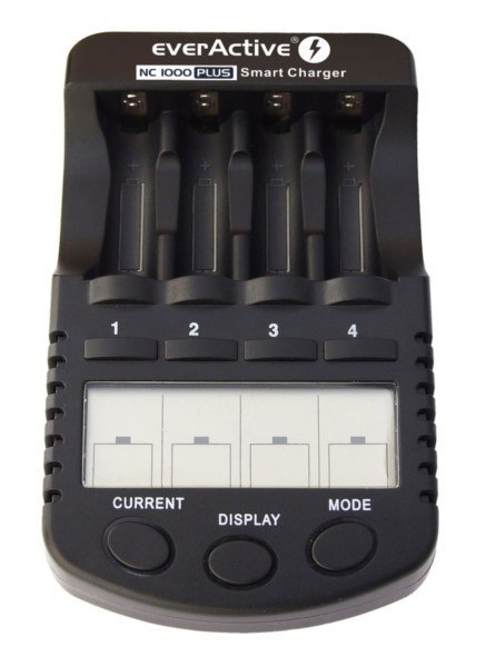 Ładowarka baterii PRO everActive NC-1000 wyświetla