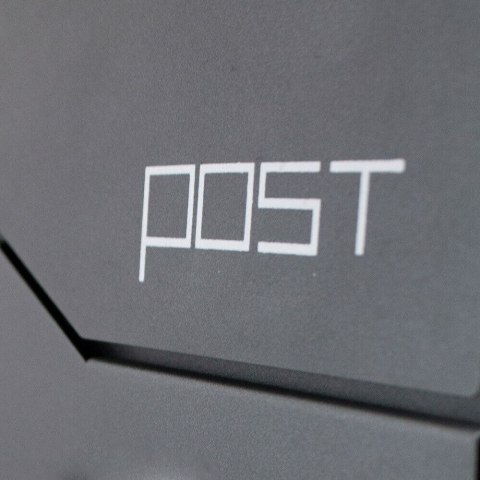 Naścienna i nowoczesna Skrzynka na listy Pocztowa Grafitowa z gazetnikiem