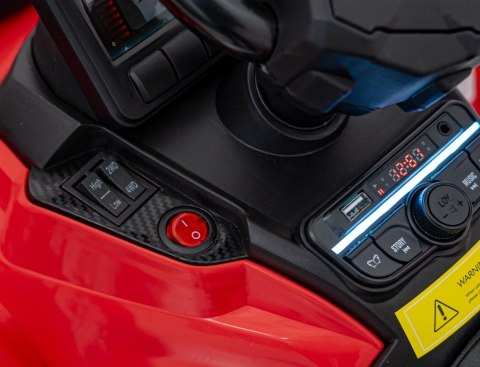 Quad Can Am Outlander ATV z Pilotem Czerwony