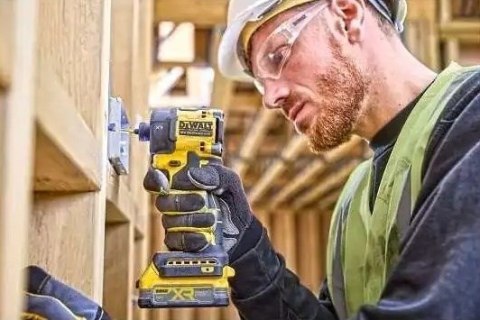 Zakrętarka udarowa 1/4" 18V XR DCF870N DEWALT