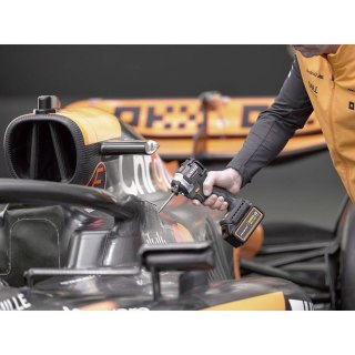 Zakrętarka udarowa 18V XR 2x4Ah McLaren