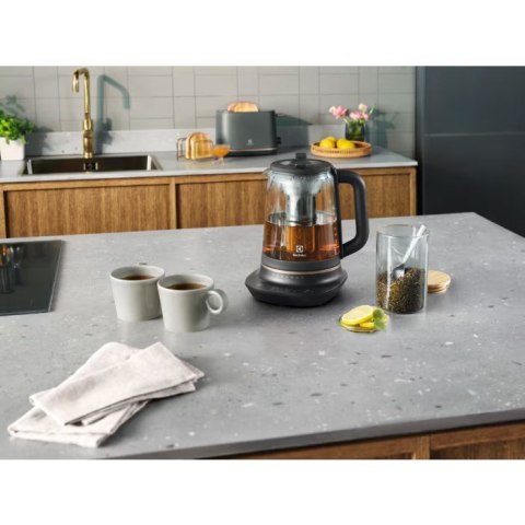 Czajnik bezprzewodowy Explore 7 E7GK1-8BP Electrolux