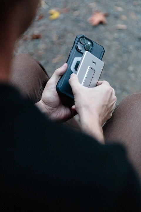 Powerbank UAG Ultra Slim 5K - powerbank 5000 mAh z podstawką, ładowanie bezprzewodowe 10W, kompatybilny z MagSafe, kabel w zesta