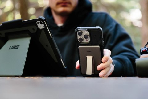 Powerbank UAG Ultra Slim 5K - powerbank 5000 mAh z podstawką, ładowanie bezprzewodowe 10W, kompatybilny z MagSafe, kabel w zesta