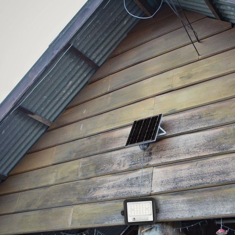 Naświetlacz LED solarny V-TAC 6W CCT pilot auto timer IP65 czarny VT-54W 700lm 3 lata gwarancji