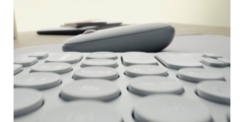 Logitech 920-012203 klawiatura Dołączona myszka Uniwersalne RF Wireless + Bluetooth QWERTZ Niemiecki Grafitowy