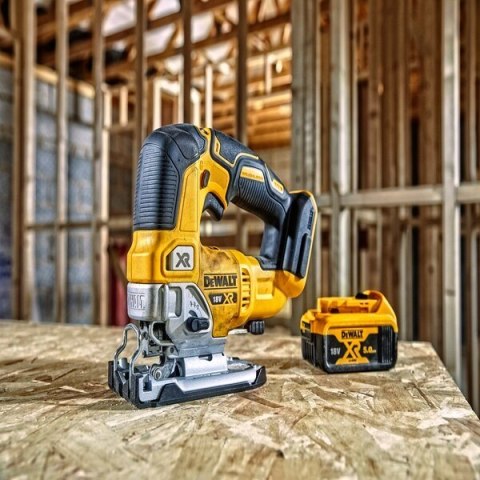 Wyrzynarka 18V bez aku i ład DCS334N-XJ DEWALT