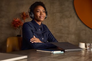POLY Zestaw słuchawkowy Voyager Surround 80 UC USB-C + przejściówka USB-C/A